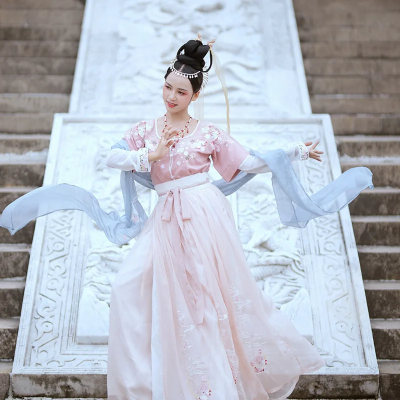 Hanfu древний китайский костюм Женская Dunhuang классические танцевальные платья для сцены Летающий небо плоский воротник средней длины руки еже...
Hanfu древний китайский костюм Женская Dunhuang классические танцевальные платья для сцены Летающий небо плоский воротник средней длины руки еже...