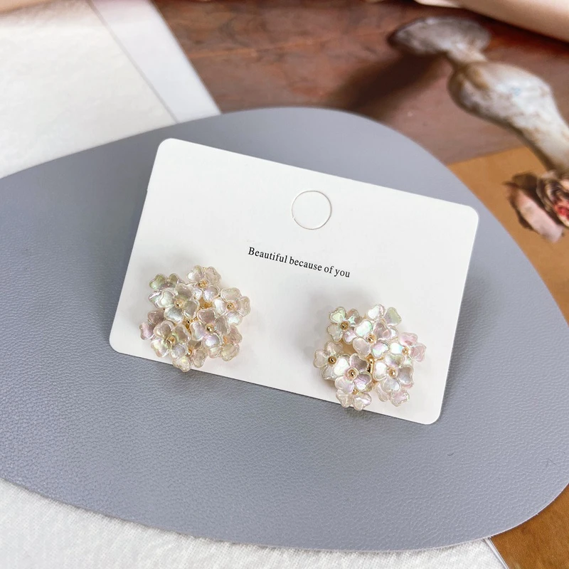 2020 Cute Natural Shell Flower Stud Earrings For Women Exquisite Elegant Stereoscopic Ear Jewelry Vintage Boucle D'Oreille Femme
2020 Cute Natural Shell Flower Stud Earrings For Women Exquisite Elegant Stereoscopic Ear Jewelry Vintage Boucle D'Oreille Femme