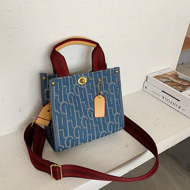 Canvas Large Capacity Shoulder Bag 2021 New Fashion Handbag Casual Shopping Tote Bag Crossbody Shoulder bags For Women Bolsos
Canvas Large Capacity Shoulder Bag 2021 New Fashion Handbag Casual Shopping Tote Bag Crossbody Shoulder bags For Women Bolsos