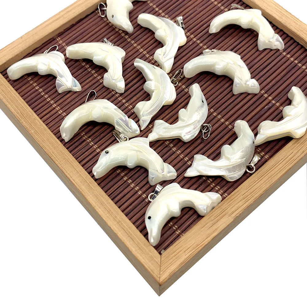 Natural Sea Shell White Pendant Dolphin Exquisite Gift DIY Fashion Carving Pendant Necklace Accessories Jewelry Wholesale
Natural Sea Shell White Pendant Dolphin Exquisite Gift DIY Fashion Carving Pendant Necklace Accessories Jewelry Wholesale
