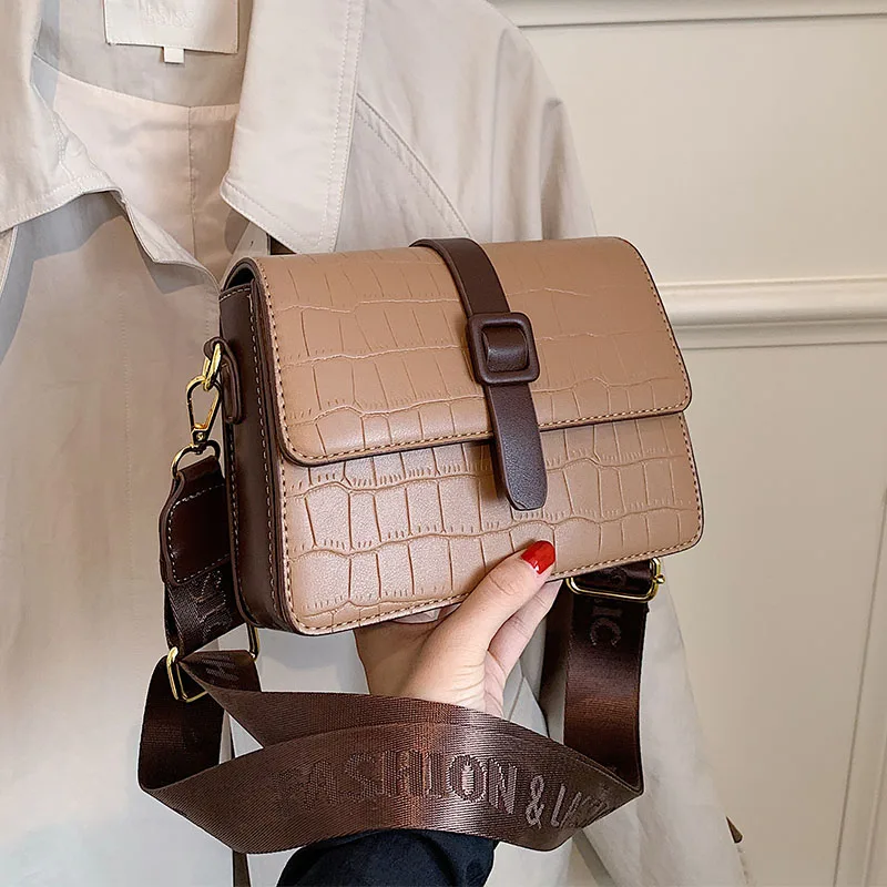 Fashion Wide Strap Handbags Purses Women Shoulder Crossbody Bags 2021 New Ladies Messenger Bags Casual Totes High Quality
Fashion Wide Strap Handbags Purses Women Shoulder Crossbody Bags 2021 New Ladies Messenger Bags Casual Totes High Quality