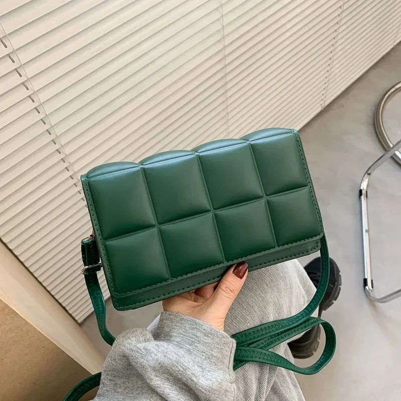 2022 solid color fashion one-shoulder handbag female travel messenger bag plaid PU leather small square female messenger bag
2022 solid color fashion one-shoulder handbag female travel messenger bag plaid PU leather small square female messenger bag