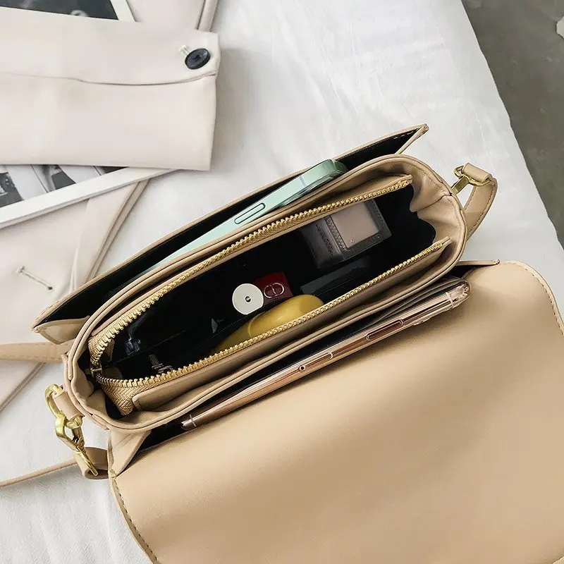 Women's premium texture luxury letter shoulder bag 2021 new fashion designer pure color handbag wild messenger bag purses
Women's premium texture luxury letter shoulder bag 2021 new fashion designer pure color handbag wild messenger bag purses