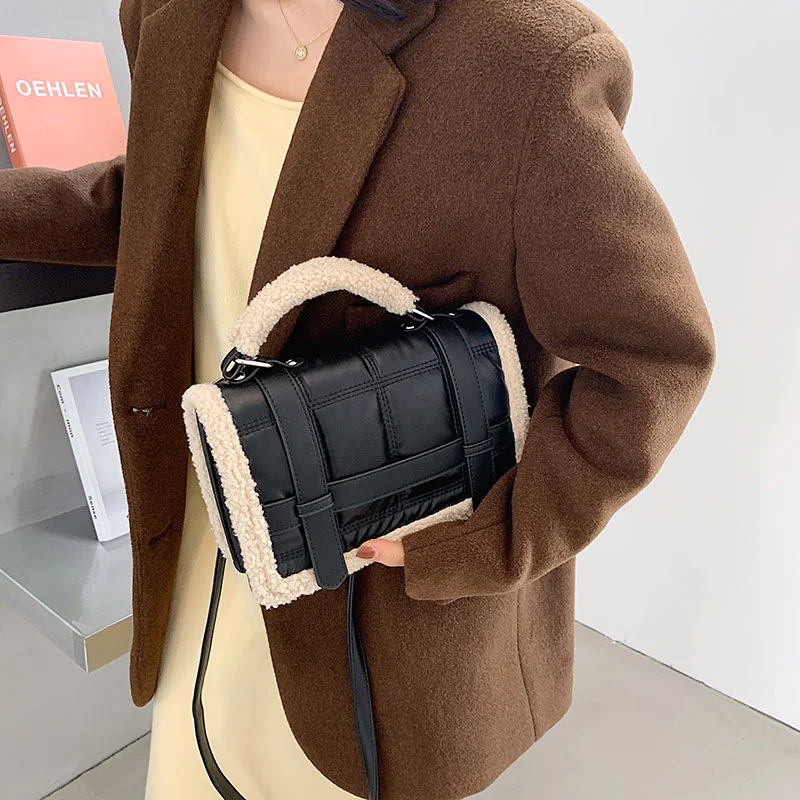 High Quality Plaid Small Square Bag Brand Winter Plush Women's Shoulder Bag Designer PU Crossbody Bag Female Handbags and Purses
High Quality Plaid Small Square Bag Brand Winter Plush Women's Shoulder Bag Designer PU Crossbody Bag Female Handbags and Purses