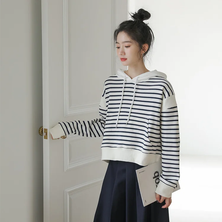 Autumn Women Hoodies New Hooded Sweaters Women's Small Fresh Casual Striped Sweaters Hoodies Long Sleeved Tops Lazy Sweaters
Autumn Women Hoodies New Hooded Sweaters Women's Small Fresh Casual Striped Sweaters Hoodies Long Sleeved Tops Lazy Sweaters