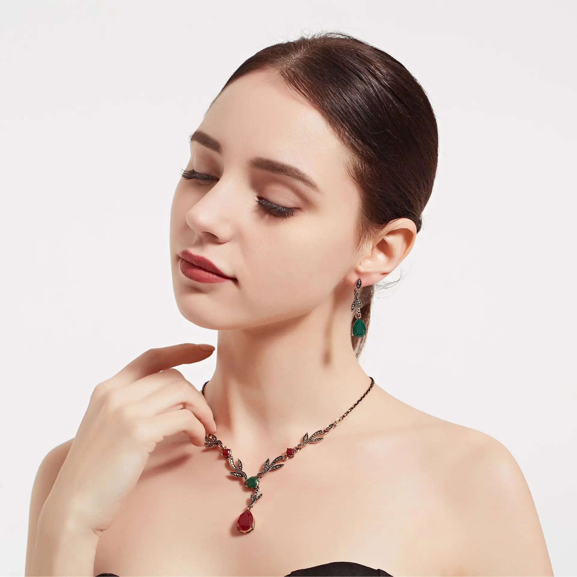 Vintage Red Rhinestones Pendant Necklace Earrings Party Jewelry Set For Women Leaf Shape Chain On Neck Green Drop Stud Earrings
Vintage Red Rhinestones Pendant Necklace Earrings Party Jewelry Set For Women Leaf Shape Chain On Neck Green Drop Stud Earrings