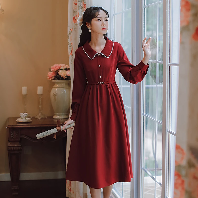 French retro Hepburn style little black dress female 2021 autumn and winter new doll collar knee-length shirt dress with belt
French retro Hepburn style little black dress female 2021 autumn and winter new doll collar knee-length shirt dress with belt