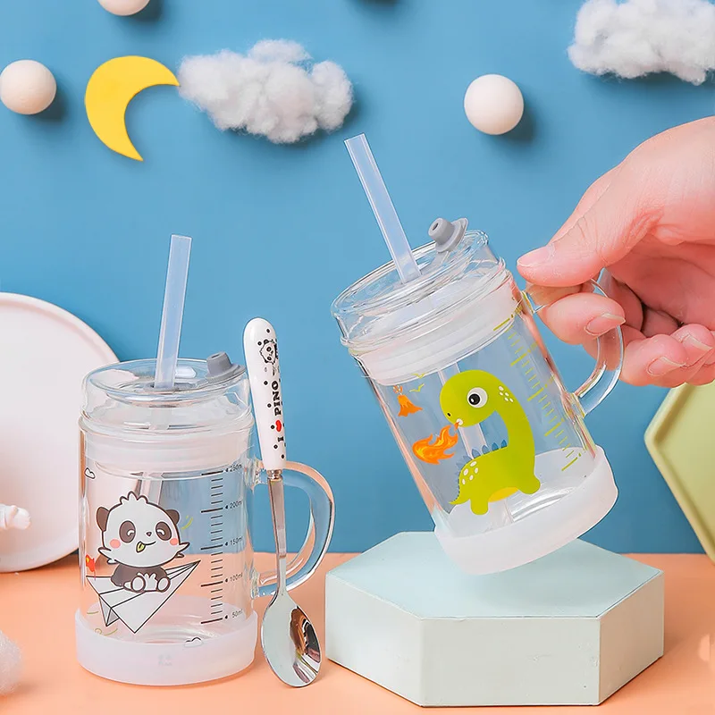 Children with Glass Drop To Drink The Milk Cup with The Milk Powder Handle with Thick Straw Can Microwave Heating Is Lovely
Children with Glass Drop To Drink The Milk Cup with The Milk Powder Handle with Thick Straw Can Microwave Heating Is Lovely