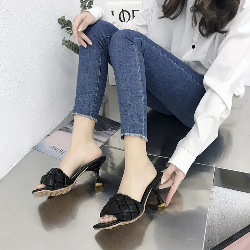 2021 Brand Sandals Weave Design Women Square Toe Thin High Heels Summer Beach Slippers Flip Flops
2021 Brand Sandals Weave Design Women Square Toe Thin High Heels Summer Beach Slippers Flip Flops
