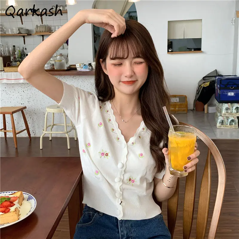 Short Sleeve T-shirts Women Embroidery Floral Crop Top Prairie Chic Retro Summer Slim College Sweet Ulzzang Vacation Femme Daily
Short Sleeve T-shirts Women Embroidery Floral Crop Top Prairie Chic Retro Summer Slim College Sweet Ulzzang Vacation Femme Daily