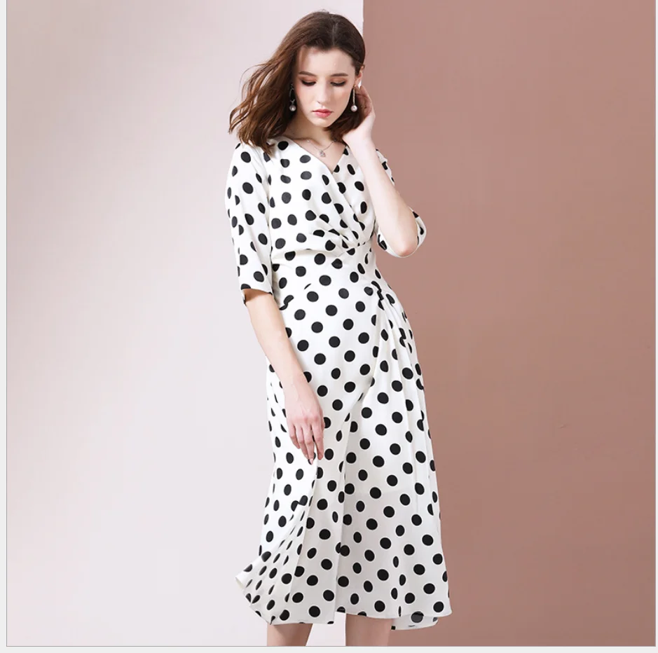 Lady White Color Long Dress 2021 Spring And Summer New V-neck Slim Dresses Elegant Polka-dot Skirts Girl Large-length Midi Skirt 
Lady White Color Long Dress 2021 Spring And Summer New V-neck Slim Dresses Elegant Polka-dot Skirts Girl Large-length Midi Skirt
