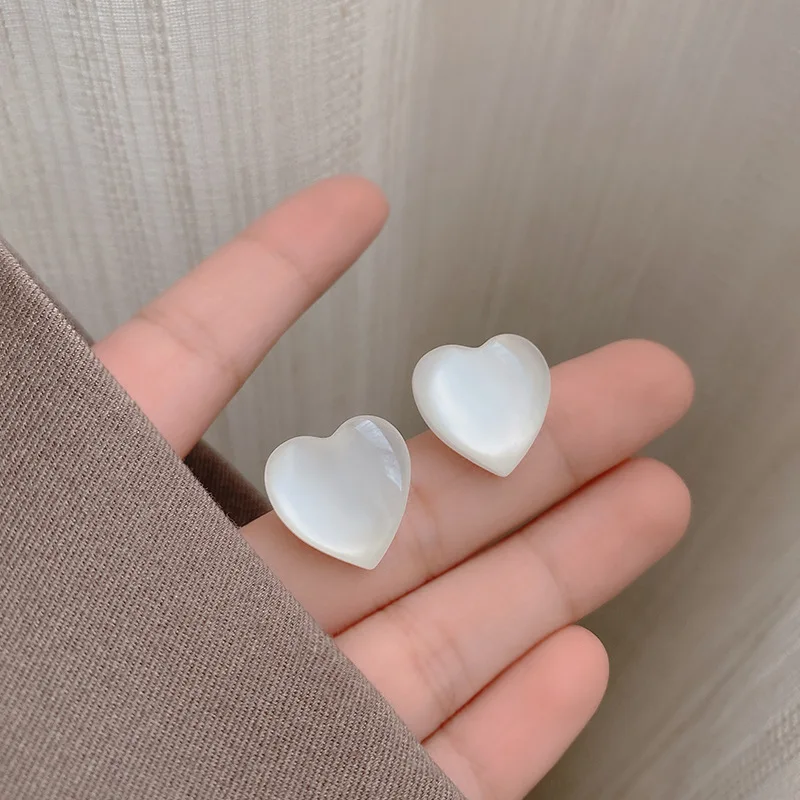 Romantic Korea Fashion Women Cat's Eye Stone Heart Shape Stud Earrings Small Simple Temperament Female Wedding Jewelry Earring
Romantic Korea Fashion Women Cat's Eye Stone Heart Shape Stud Earrings Small Simple Temperament Female Wedding Jewelry Earring
