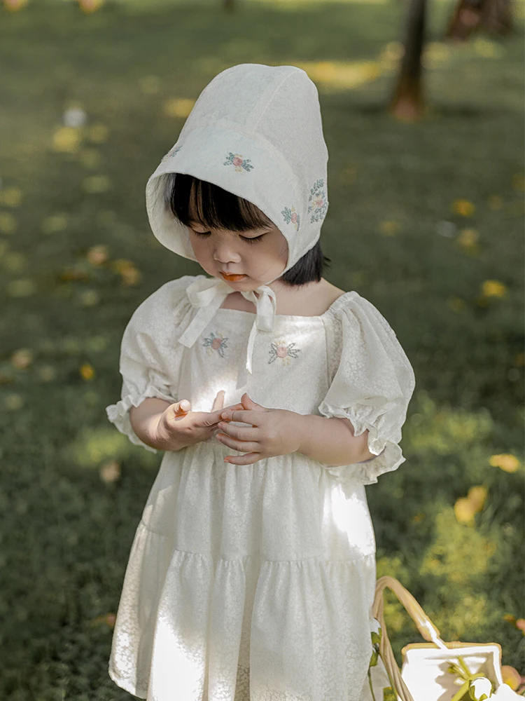 Girls Embroidered Princess Clothes Summer New Foreign Fashion Children's Puff Sleeve Sweet Dress
Girls Embroidered Princess Clothes Summer New Foreign Fashion Children's Puff Sleeve Sweet Dress