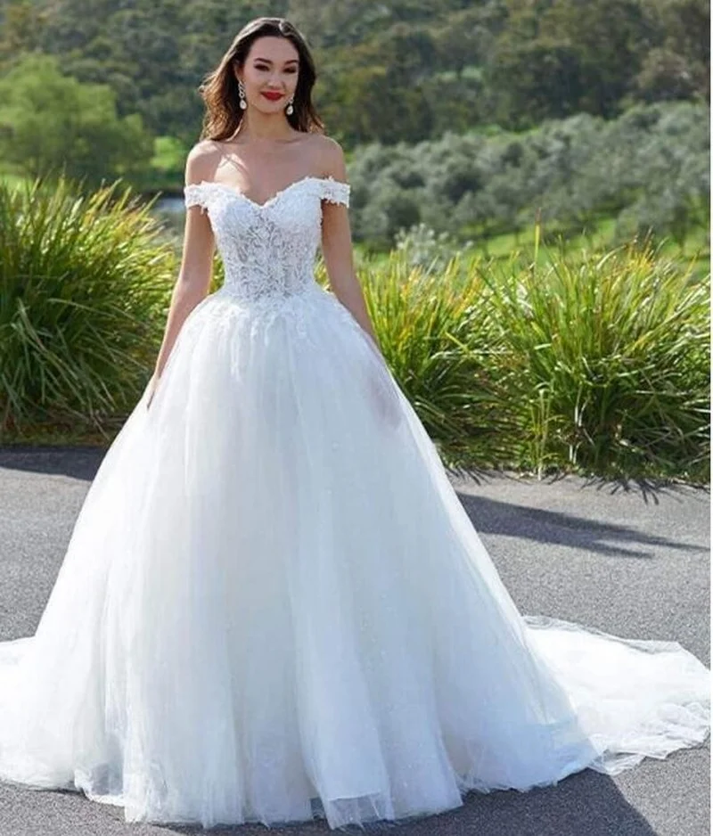 2021 luxury quality fashion women's high-end lace splicing dress sexy backless temperament elegant slim white wedding dress
2021 luxury quality fashion women's high-end lace splicing dress sexy backless temperament elegant slim white wedding dress