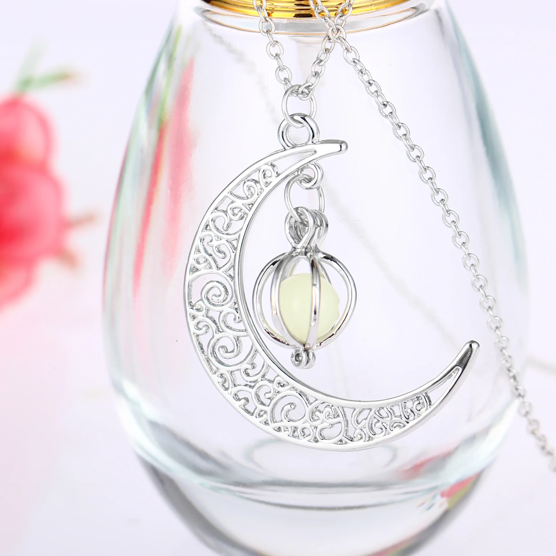 Halloween Necklace For Women Glowing Moon Pendant Choker Aesthetic Wicca Festival Accessories Jewellery Chain Men Necklaces
Halloween Necklace For Women Glowing Moon Pendant Choker Aesthetic Wicca Festival Accessories Jewellery Chain Men Necklaces