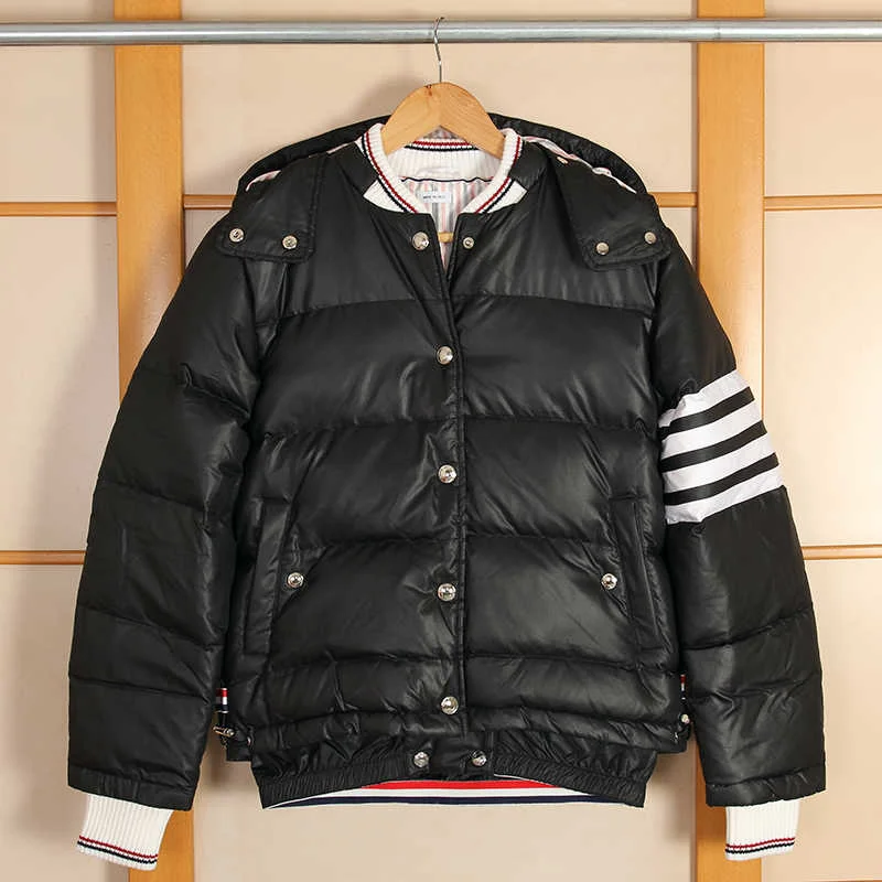 2021 TB fashion brand hooded down jacket women striped short winter down coat lady white duck down jacket with hat removable
2021 TB fashion brand hooded down jacket women striped short winter down coat lady white duck down jacket with hat removable