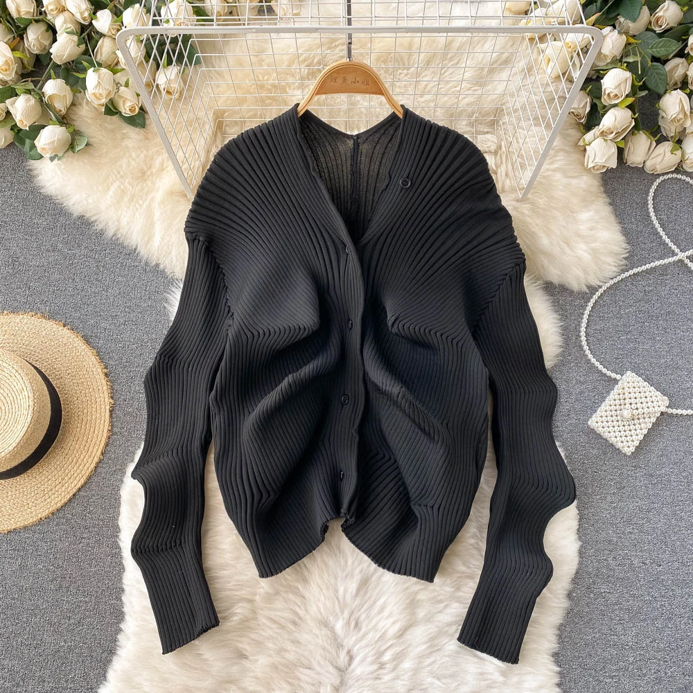 VANOVICH 2022 Autumn and Winter New Black Cardigan V-Neck Solid Single Breasted Ruched Pleated Fashion Sweater Women
VANOVICH 2022 Autumn and Winter New Black Cardigan V-Neck Solid Single Breasted Ruched Pleated Fashion Sweater Women
