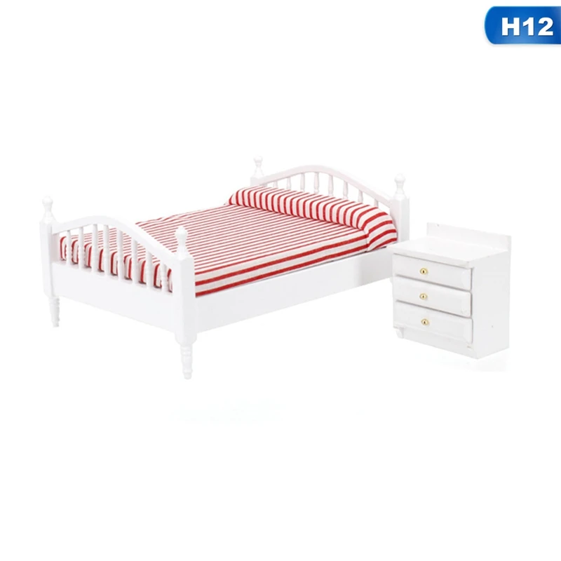1:12 Dollhouse Mini Furniture Bedroom Micro Scene Model European-style Wooden Fabric Double Bed Headboard Decoration
1:12 Dollhouse Mini Furniture Bedroom Micro Scene Model European-style Wooden Fabric Double Bed Headboard Decoration