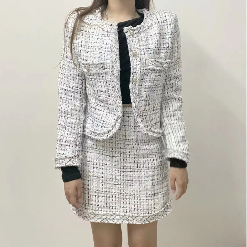 High Quality Autumn Winter Women Tweed Two-piece Set Korean Style Slim Single Breasted Jacket Coat + High Waist Mini Skirt Suit
High Quality Autumn Winter Women Tweed Two-piece Set Korean Style Slim Single Breasted Jacket Coat + High Waist Mini Skirt Suit