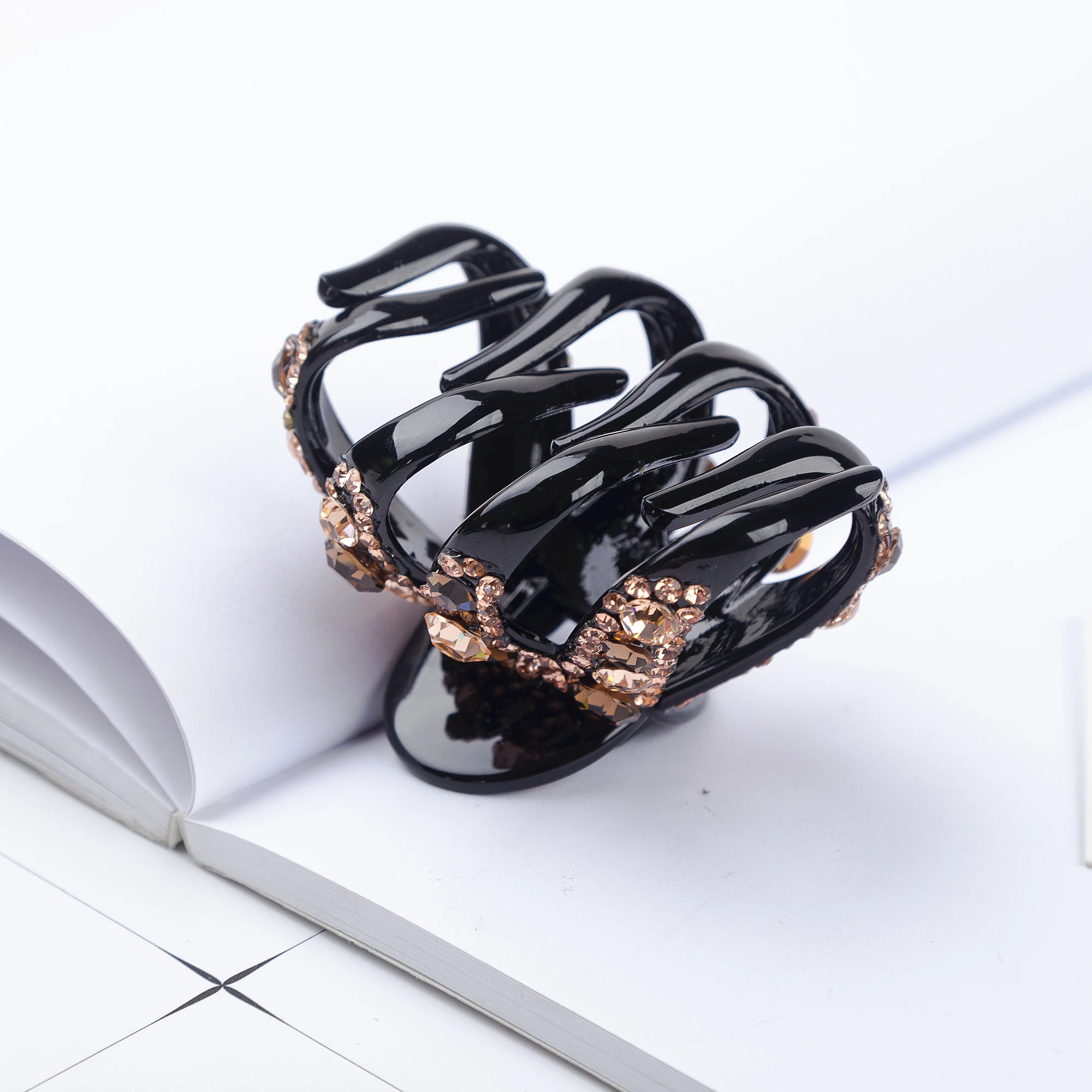 Large Rhinestone Elastic Hair Crab Clamp Resin Octopus Hair Claws Clips Accessories For Women Girls
Large Rhinestone Elastic Hair Crab Clamp Resin Octopus Hair Claws Clips Accessories For Women Girls