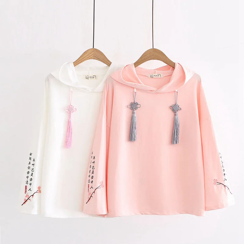 Women Floral Embroidery Hooded Sweatshirts Chinese Style Letter Tassel Cotton Hoodies 2021 Spring Long Sleeve Pullovers Tops
Women Floral Embroidery Hooded Sweatshirts Chinese Style Letter Tassel Cotton Hoodies 2021 Spring Long Sleeve Pullovers Tops