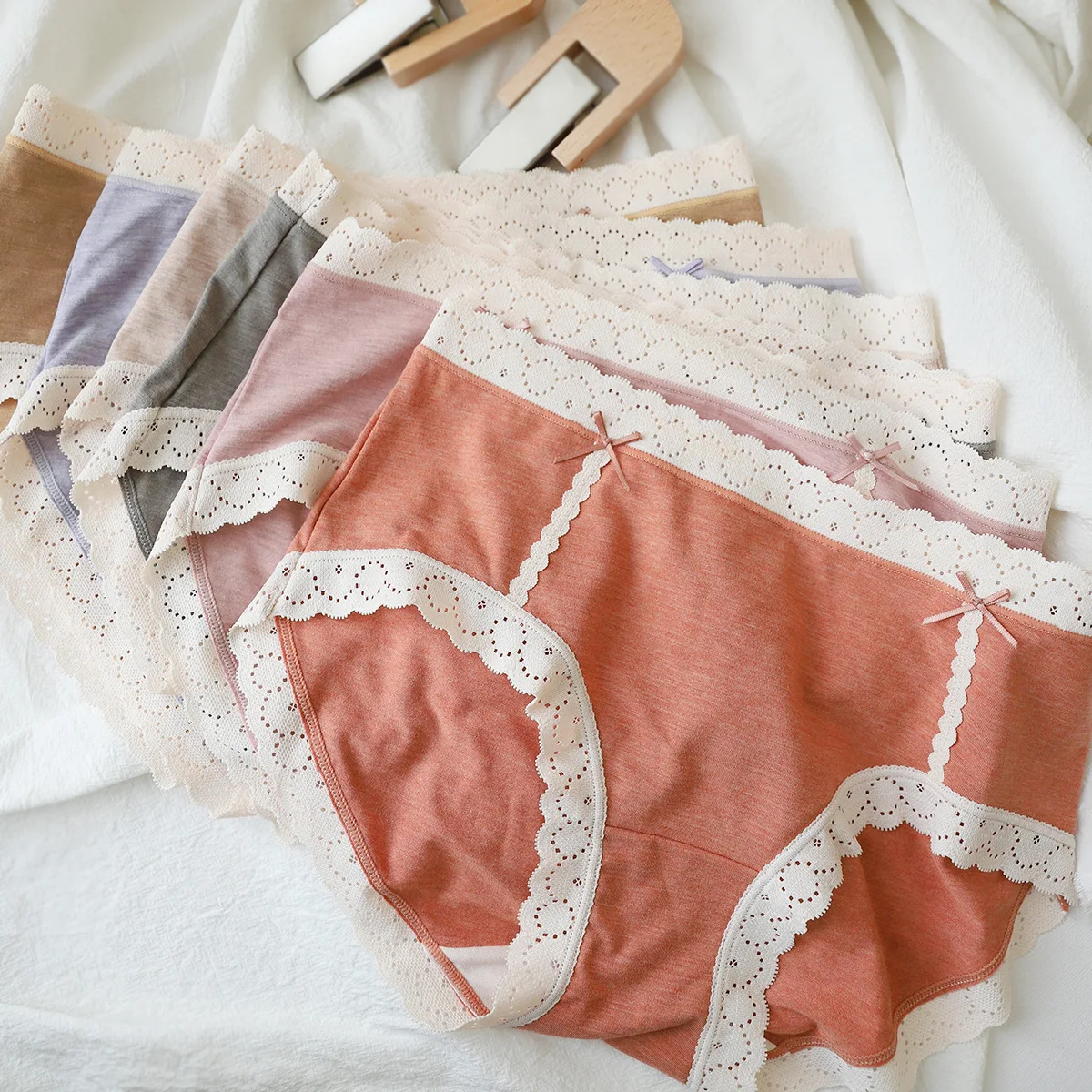 Autumn winter brushed Seamless Panties women Japanese fresh sweet lace warm Mid-rise underwear briefs N784
Autumn winter brushed Seamless Panties women Japanese fresh sweet lace warm Mid-rise underwear briefs N784