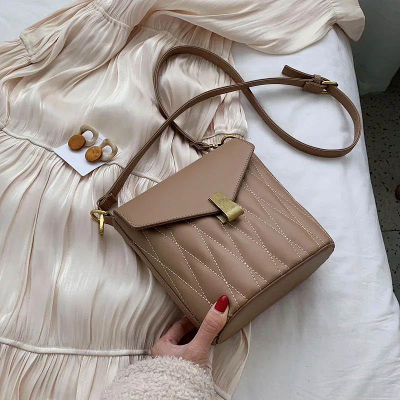 Womens Handbags Bucket Women's 2021 New Fashion Design Shoulder Versatile Messenger Bag Purses
Womens Handbags Bucket Women's 2021 New Fashion Design Shoulder Versatile Messenger Bag Purses