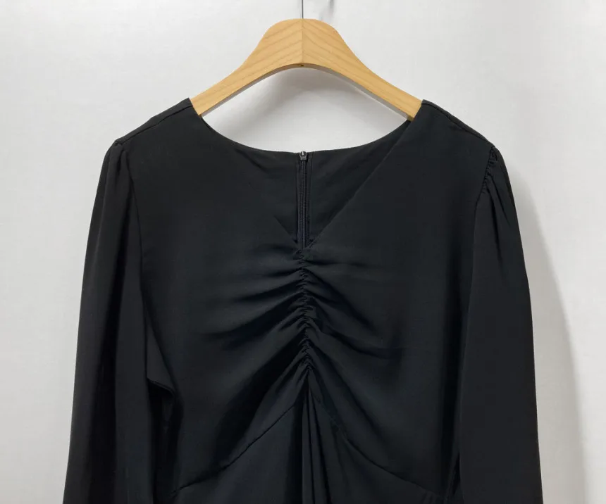 Korean Ins French Style Gentle Dress Women's Early Spring Waist Slimming Dignified Goddess Fashion Pleated V-neck Dress
Korean Ins French Style Gentle Dress Women's Early Spring Waist Slimming Dignified Goddess Fashion Pleated V-neck Dress