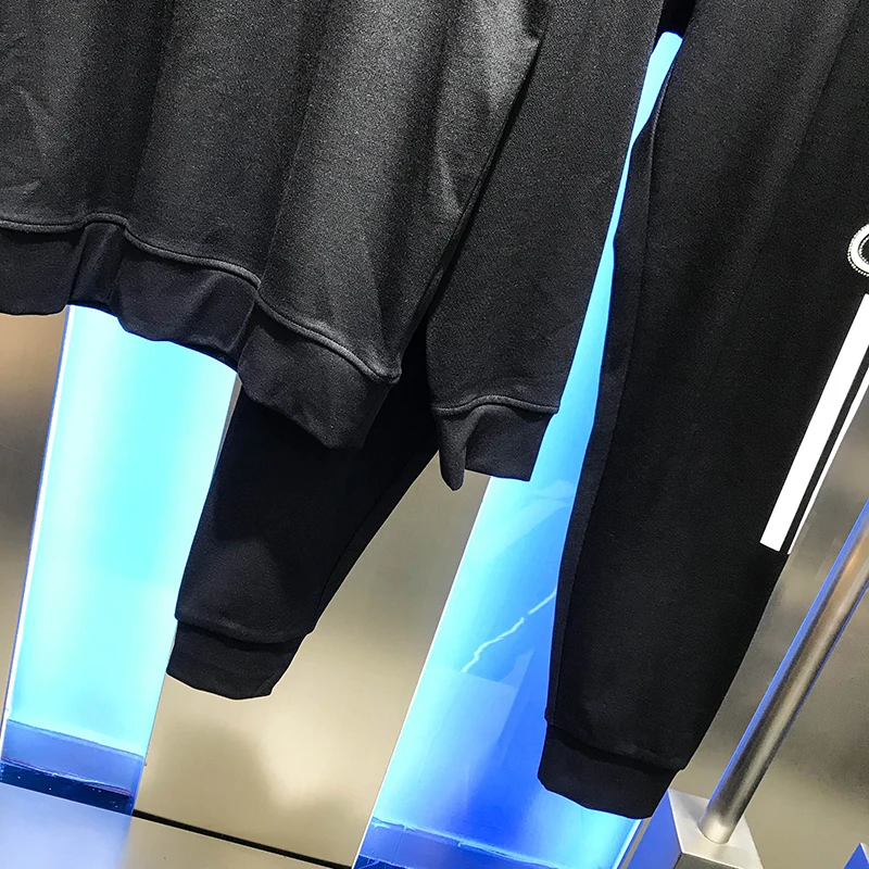 2020 autumn new sweater leisure sports suit men's simple solid color long sleeve pants two piece new fashion brand youth
2020 autumn new sweater leisure sports suit men's simple solid color long sleeve pants two piece new fashion brand youth