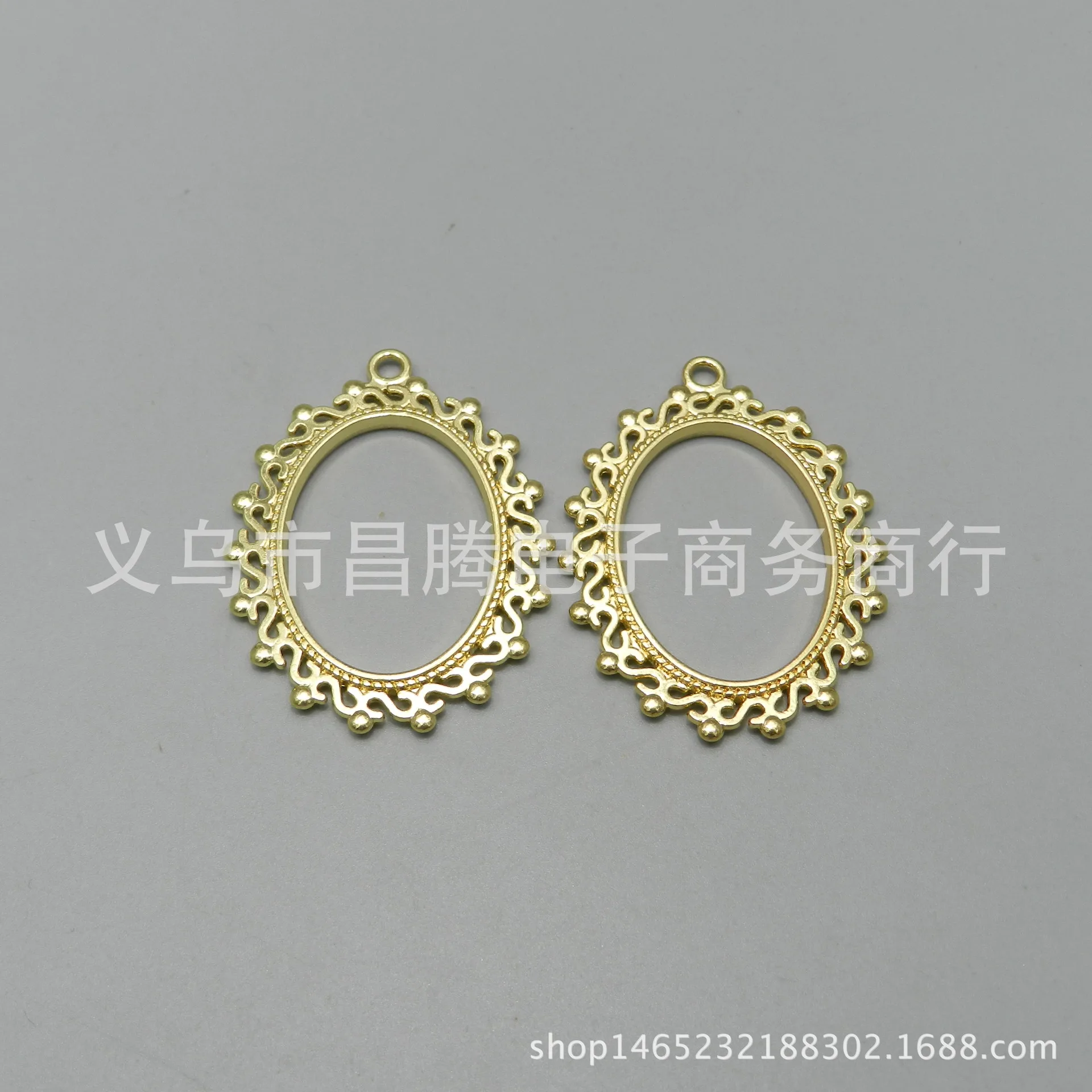 40*53mm Oval Pendant Bottom Support Hollow Lace Alloy Pendant Base without shipping 7.7
40*53mm Oval Pendant Bottom Support Hollow Lace Alloy Pendant Base without shipping 7.7