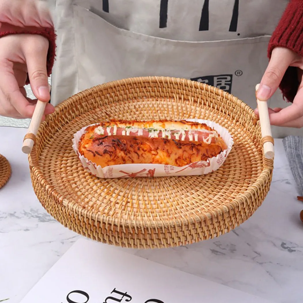 Hand-Woven Round Rattan Tray With Wooden Handle Round Wicker Basket Bread Plate Fruit Cake Platter Fruit Food Storage Tea Trays
Hand-Woven Round Rattan Tray With Wooden Handle Round Wicker Basket Bread Plate Fruit Cake Platter Fruit Food Storage Tea Trays