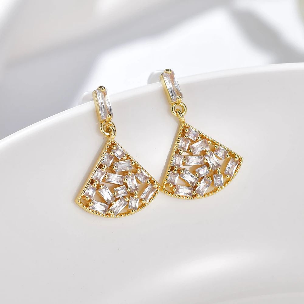 2021 New Arrival Fashion CZ Zircon Crystal Geometric Fan Drop Earrings For Women Charm Jewelry Drop Shipping 
2021 New Arrival Fashion CZ Zircon Crystal Geometric Fan Drop Earrings For Women Charm Jewelry Drop Shipping