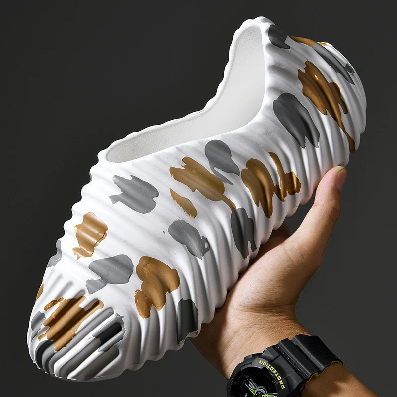 New shoes in spring and autumn, special-shaped skeleton shoes, light foot cover, home outdoor fashion, men's shoes,
New shoes in spring and autumn, special-shaped skeleton shoes, light foot cover, home outdoor fashion, men's shoes,