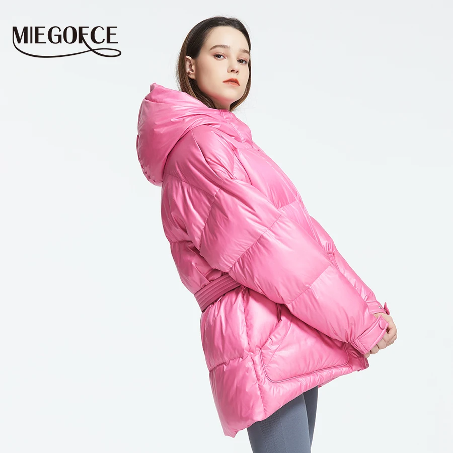 MIEGOFCE 2021 Новая зимняя женская куртка высокое качество яркие расцветки утепленные дутые куртки стойкий воротник с капюшоном Куртка утепленн...
MIEGOFCE 2021 Новая зимняя женская куртка высокое качество яркие расцветки утепленные дутые куртки стойкий воротник с капюшоном Куртка утепленн...