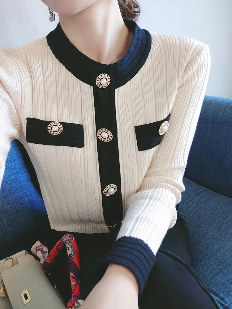Shangweiluo autumn winter new style small fragrance pearl button long sleeve sweater sweater short half high collar cardigan
Shangweiluo autumn winter new style small fragrance pearl button long sleeve sweater sweater short half high collar cardigan