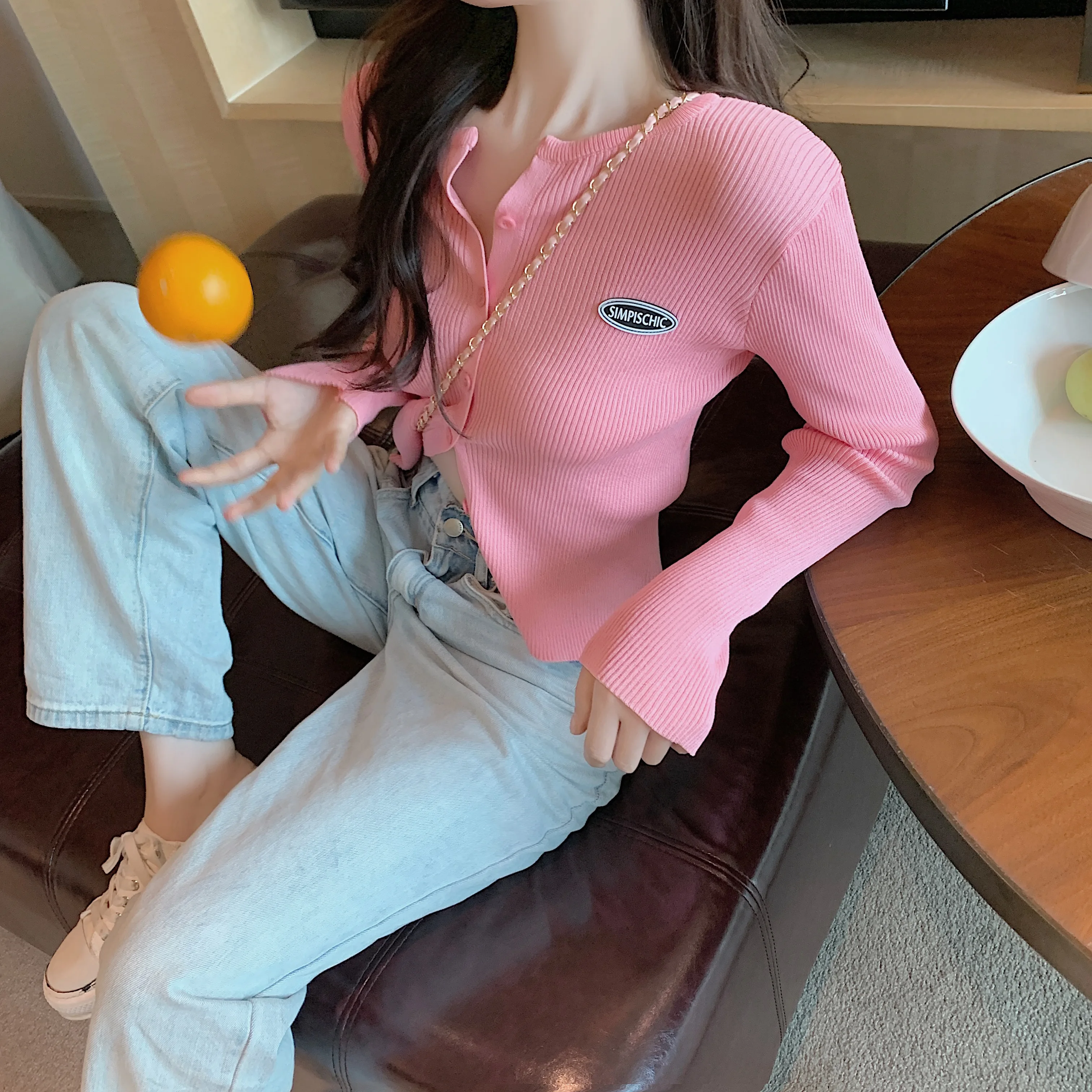 Internet Hot Top Female Korean Sense of Design Non-mainstream Slim Fit Western Style Slimming Alphabet Knitting Cardigan
Internet Hot Top Female Korean Sense of Design Non-mainstream Slim Fit Western Style Slimming Alphabet Knitting Cardigan