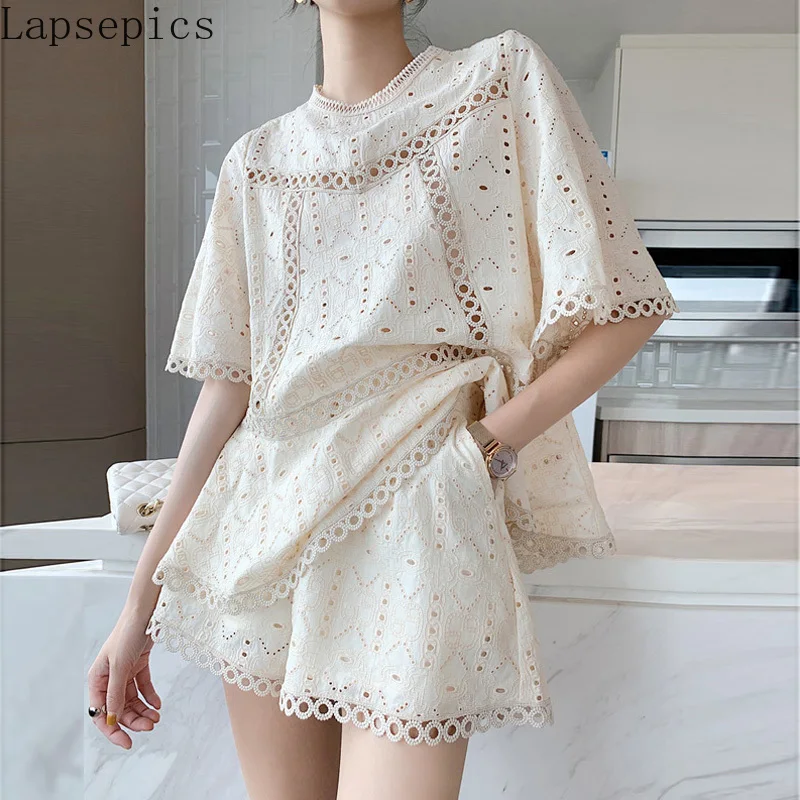 2021 Summer Round Neck Short Sleeve Hollow Out Embroidered Top + Short Pant Women Loose Korean Style 2 Piece Set Matching Set
2021 Summer Round Neck Short Sleeve Hollow Out Embroidered Top + Short Pant Women Loose Korean Style 2 Piece Set Matching Set