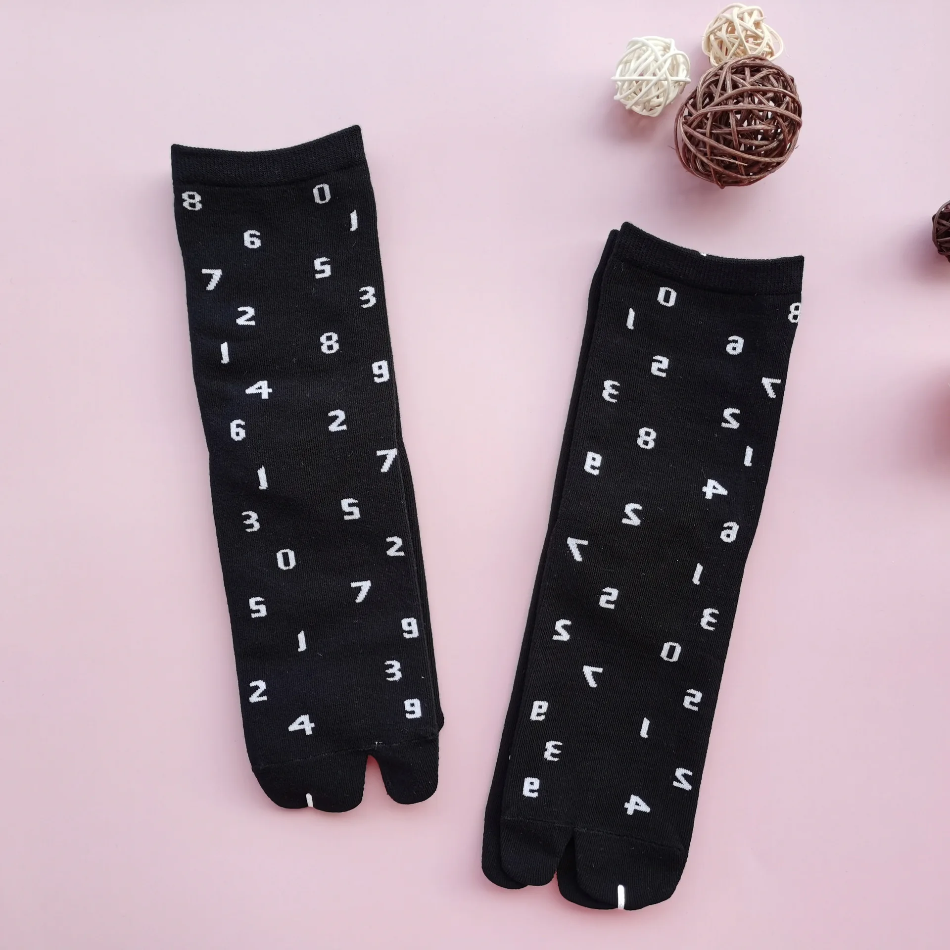 2 Pairs Breathable Two Fingers Socks Cotton Two Finger Socks Men And Women Non-slip Two Toe Socks
2 Pairs Breathable Two Fingers Socks Cotton Two Finger Socks Men And Women Non-slip Two Toe Socks