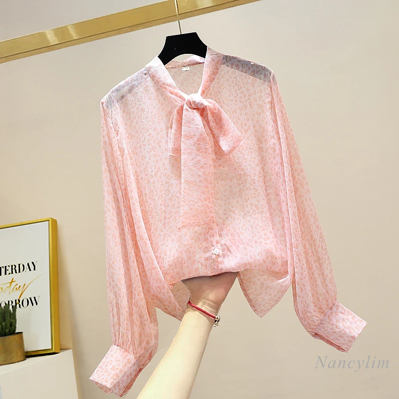 Spring and Summer 2021 New Design Loose Lantern Sleeve Bow Leopard Print Chiffon Shirt Women's Blouses Blusas Office Lady Top
Spring and Summer 2021 New Design Loose Lantern Sleeve Bow Leopard Print Chiffon Shirt Women's Blouses Blusas Office Lady Top