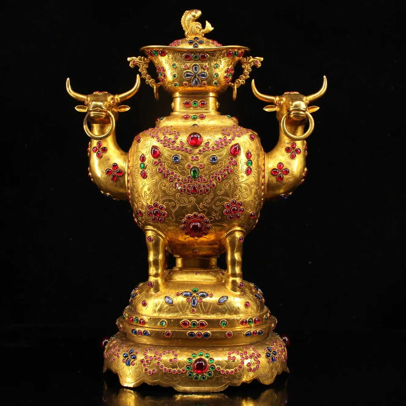 16"Tibet Temple Collection Old Bronze Gilt Real gold mosaic Gem Double bull head statue Incense burner Carp cover Town House
16"Tibet Temple Collection Old Bronze Gilt Real gold mosaic Gem Double bull head statue Incense burner Carp cover Town House