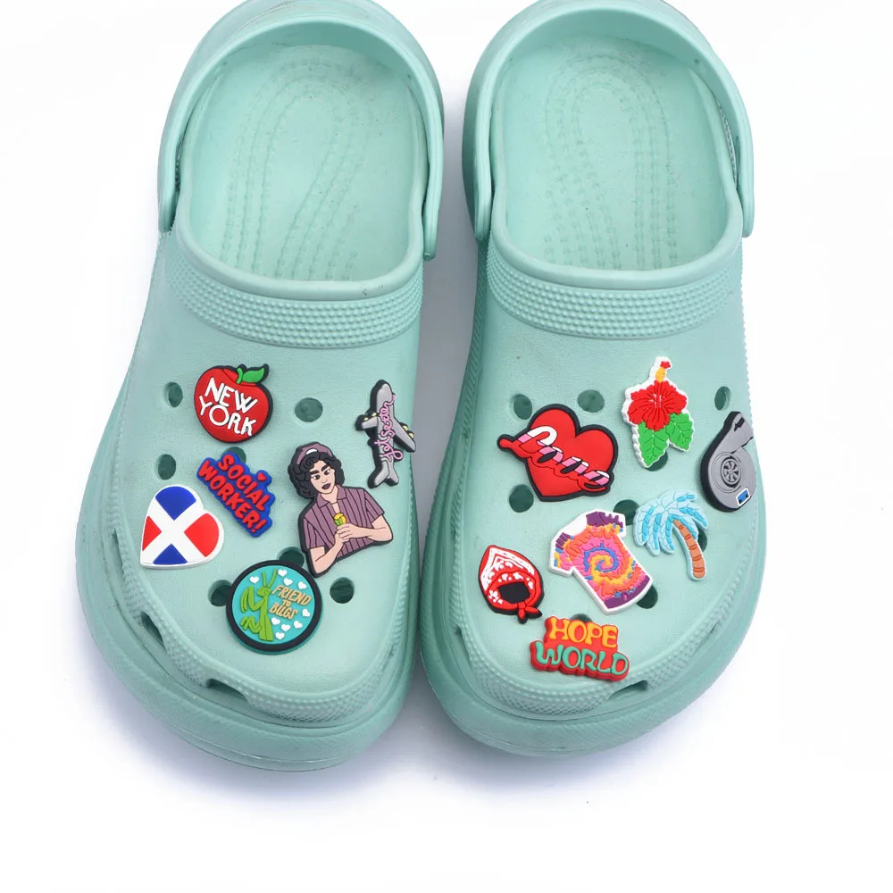 Lovely Croc Charms Clog Sandals JIBZ For Corcks Shoes Decoration PVC Shoe Charms Popcorn Fries Accessories Kids Gift
Lovely Croc Charms Clog Sandals JIBZ For Corcks Shoes Decoration PVC Shoe Charms Popcorn Fries Accessories Kids Gift