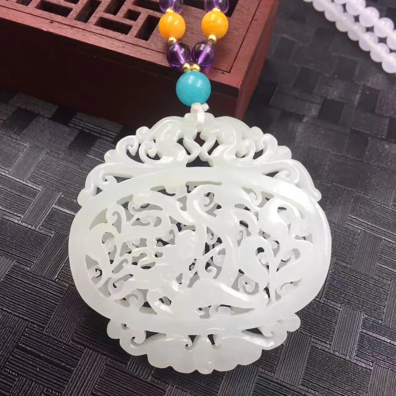 100% Genuine white jade pendant handmade Hollow carving flower women jadeite jade necklaces pendants jade jewelry
100% Genuine white jade pendant handmade Hollow carving flower women jadeite jade necklaces pendants jade jewelry