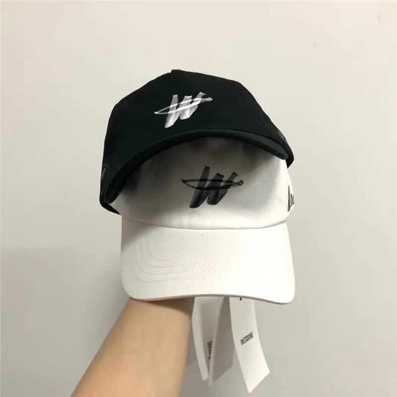 WE11DONE Baseball Cap Fashion Outdoor Sunscreen Hats Casual Hip Hop WE11 DONE Hats
WE11DONE Baseball Cap Fashion Outdoor Sunscreen Hats Casual Hip Hop WE11 DONE Hats