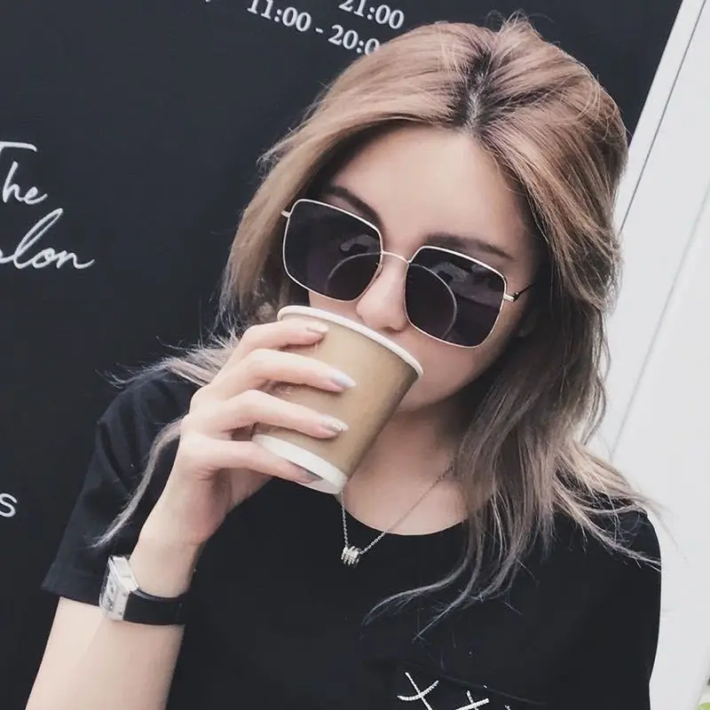 2021 Metal Classic Vintage Women Sunglasses Luxury Brand Design Glasses Female Driving Eyewear Oculos De Sol Masculino
2021 Metal Classic Vintage Women Sunglasses Luxury Brand Design Glasses Female Driving Eyewear Oculos De Sol Masculino