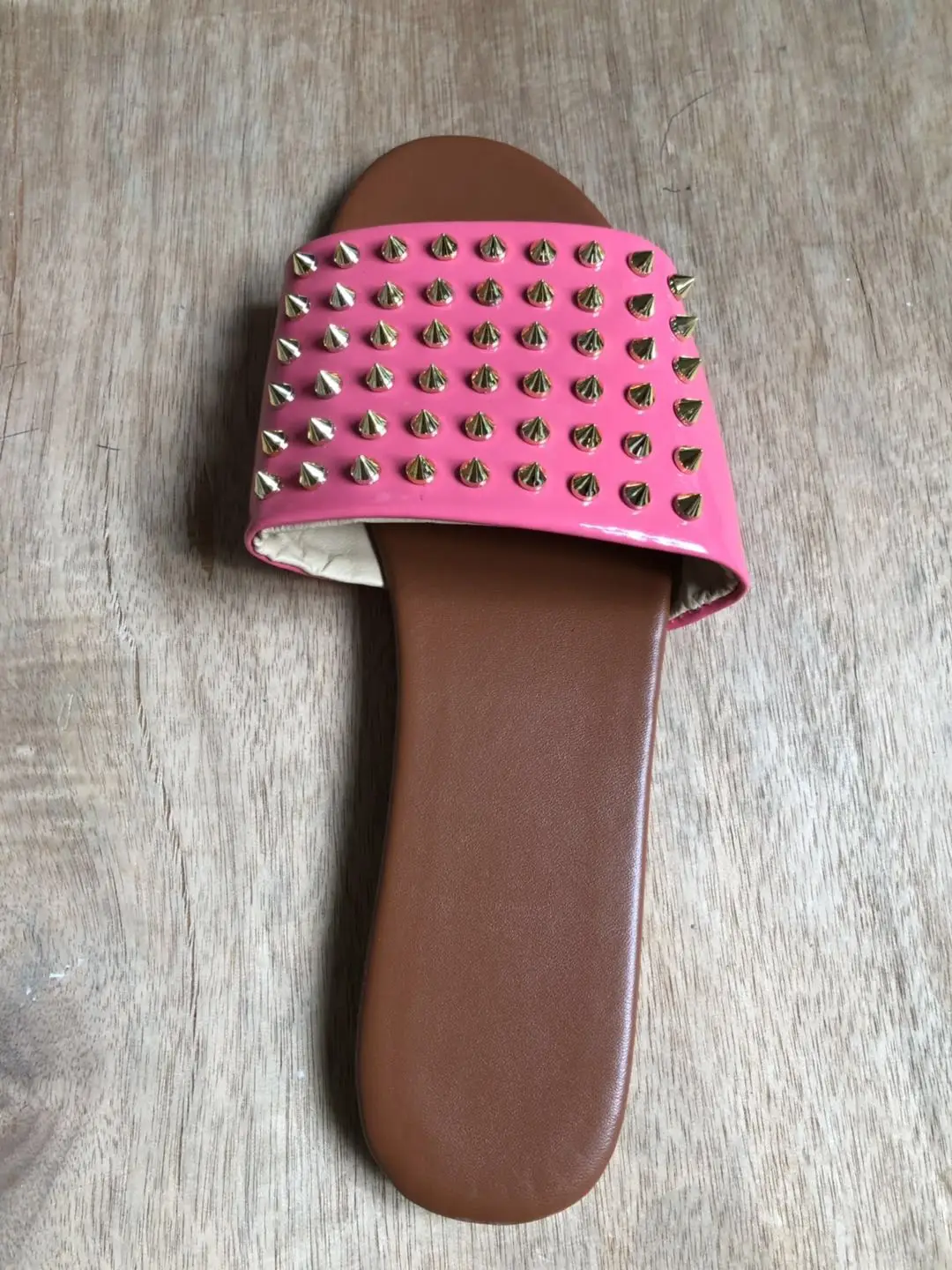 women spiked sandals slippers beach slides flat heel slippers women flip flops rivet slippers fasihon sexy slides comfortable 
women spiked sandals slippers beach slides flat heel slippers women flip flops rivet slippers fasihon sexy slides comfortable