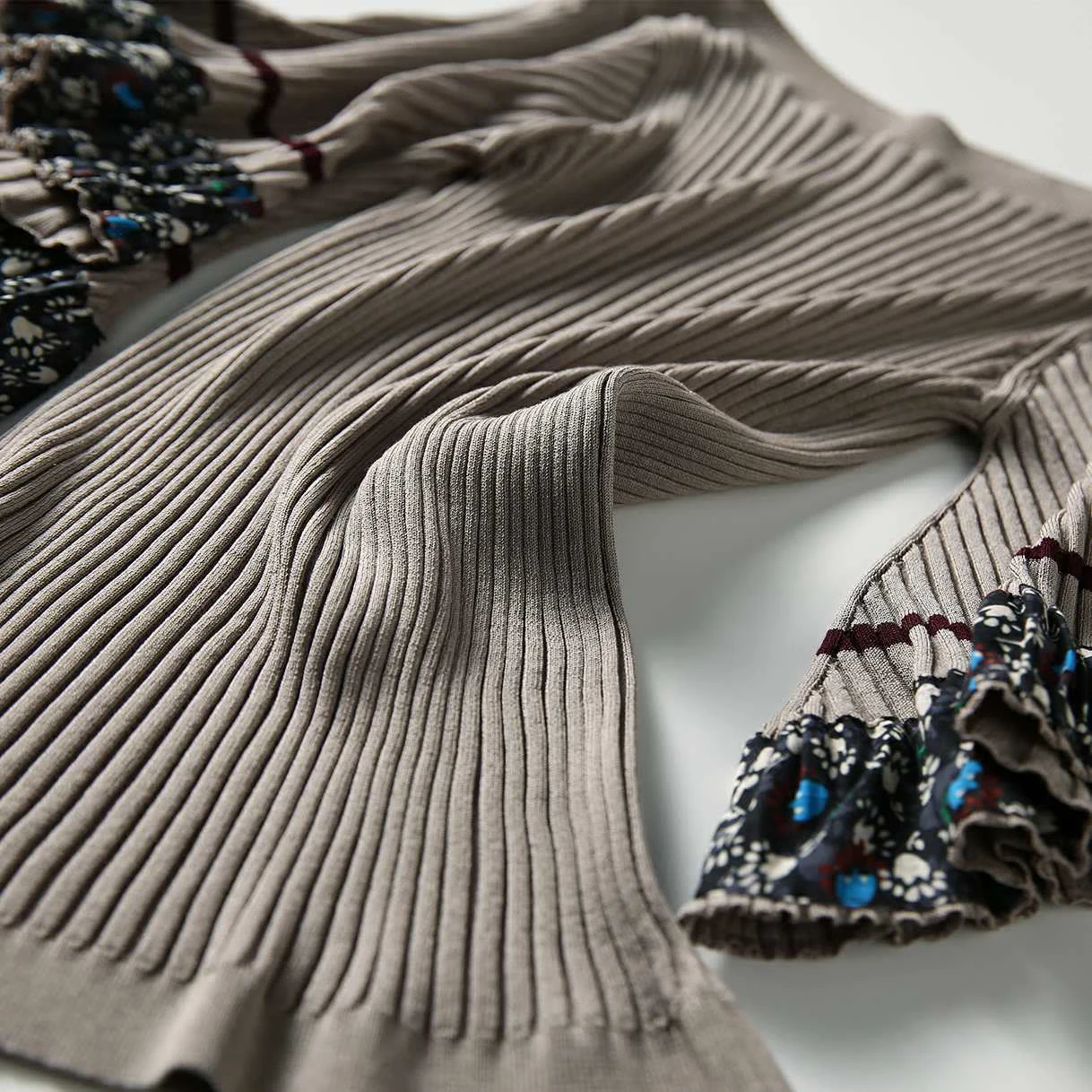 Sweater T-shirt Women's Fashion Simple Loose Short Sleeve Knitwear Flared Sleeves Cute Korean Style Pullover Printed Stitching
Sweater T-shirt Women's Fashion Simple Loose Short Sleeve Knitwear Flared Sleeves Cute Korean Style Pullover Printed Stitching