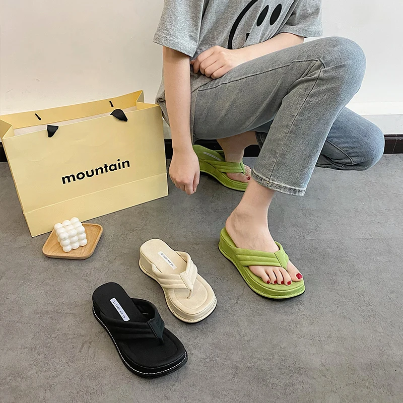 Shoes Med On A Wedge Slippers Casual Slides Summer Clogs Woman Pantofle Rubber Flip Flops Platform Luxury Beach 2021 Hawaiian PU 
Shoes Med On A Wedge Slippers Casual Slides Summer Clogs Woman Pantofle Rubber Flip Flops Platform Luxury Beach 2021 Hawaiian PU