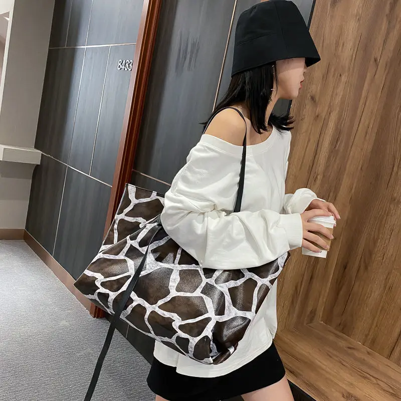 Women Bag internet popular shoulder bag fashion all-match zebra pattern Hand Bag tote bag Large capacity bag women's bag
Women Bag internet popular shoulder bag fashion all-match zebra pattern Hand Bag tote bag Large capacity bag women's bag