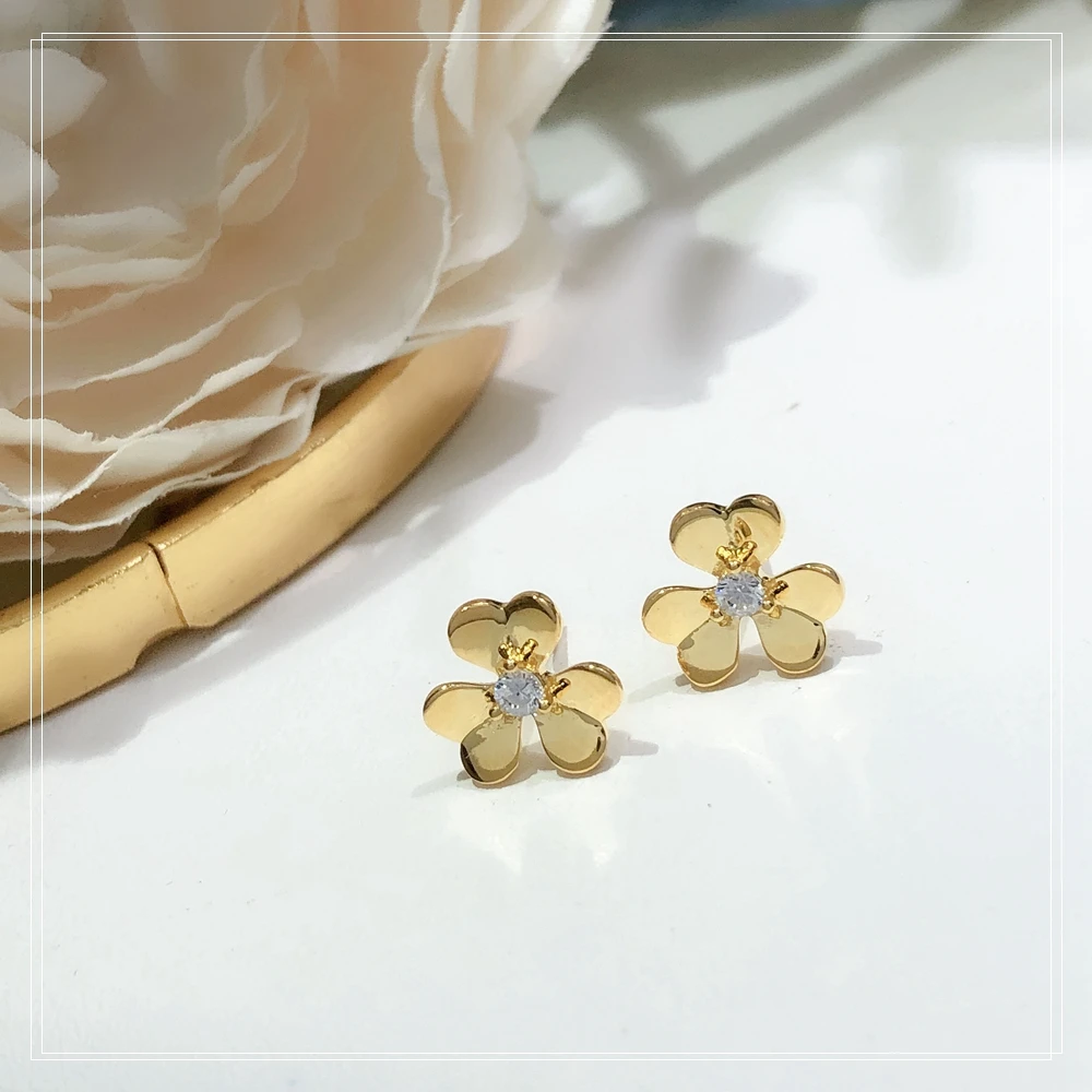 

S925 Sterling Silver Plating 18K Gold flower Lady's Earrings Fashion Goes With Everything Sweet The High Quality Free Shipping