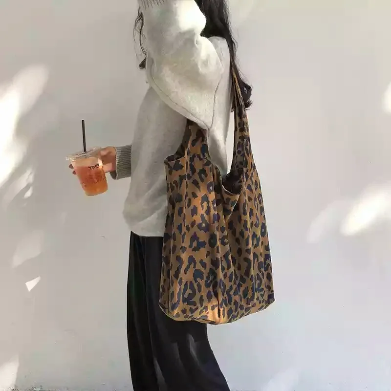 2021 New Leopard Pattern Women's Shoulder Bags Retro Corduroy Ladies Large Vest Bag Fashion Girls Female Shopping Tote Handbags
2021 New Leopard Pattern Women's Shoulder Bags Retro Corduroy Ladies Large Vest Bag Fashion Girls Female Shopping Tote Handbags